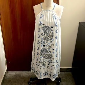 New embroidered spring/summer dress size 6 rayon 100% lining 100% cotton.